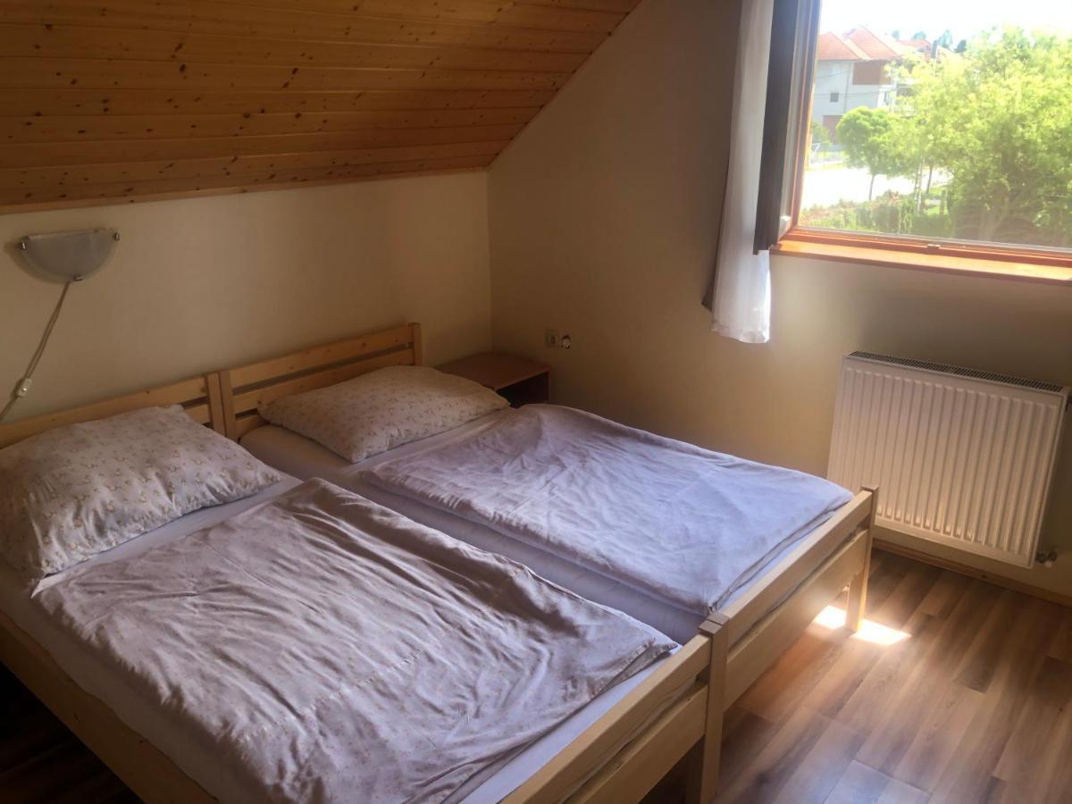 Zalakarosi Egerfa Nyaralohaz Foeldszinti Es Emeleti Apartman Buitenkant foto