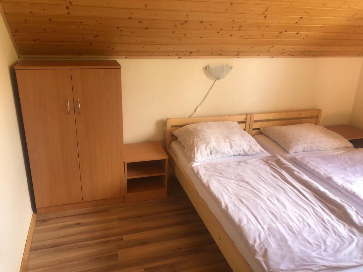 Zalakarosi Egerfa Nyaralohaz Foeldszinti Es Emeleti Apartman Buitenkant foto