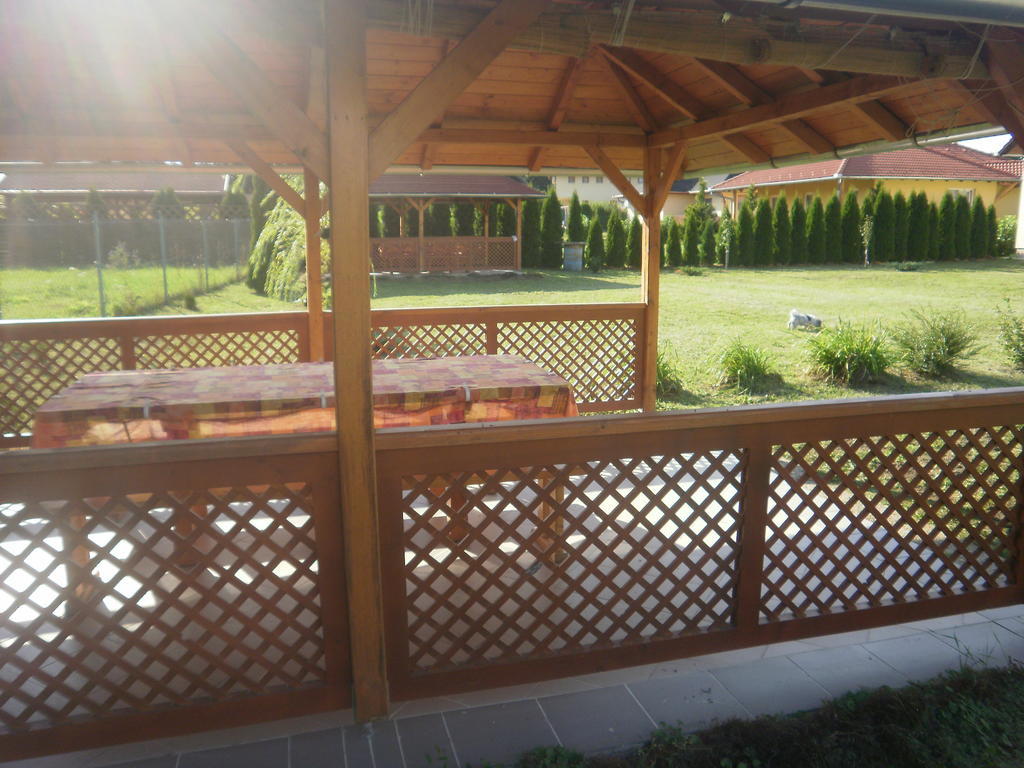 Zalakarosi Egerfa Nyaralohaz Foeldszinti Es Emeleti Apartman Buitenkant foto