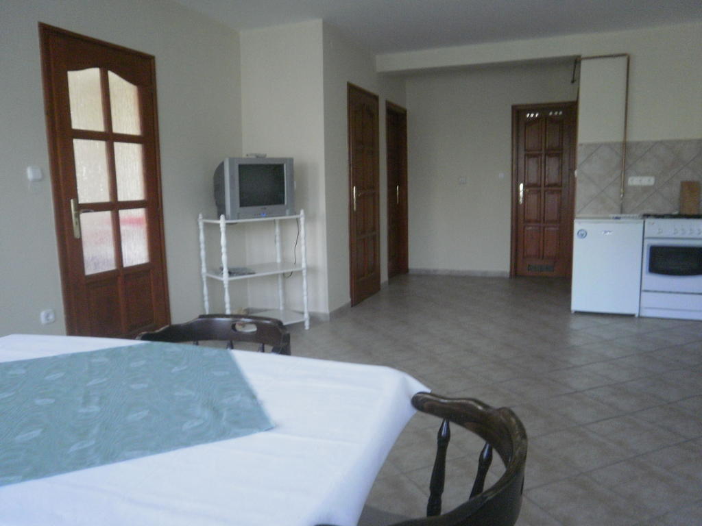 Zalakarosi Egerfa Nyaralohaz Foeldszinti Es Emeleti Apartman Kamer foto