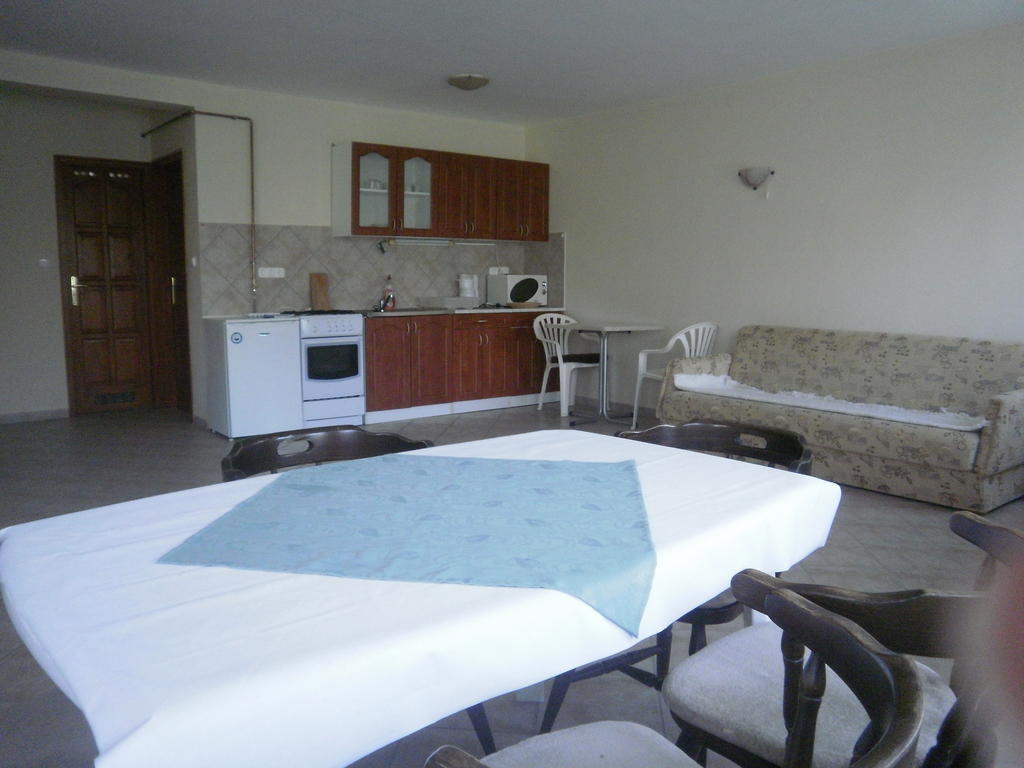 Zalakarosi Egerfa Nyaralohaz Foeldszinti Es Emeleti Apartman Kamer foto