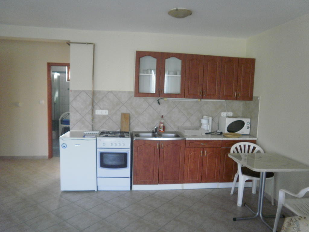 Zalakarosi Egerfa Nyaralohaz Foeldszinti Es Emeleti Apartman Kamer foto