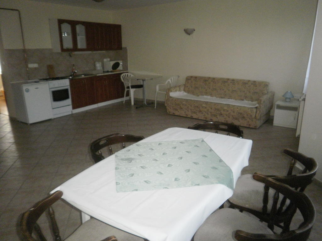 Zalakarosi Egerfa Nyaralohaz Foeldszinti Es Emeleti Apartman Kamer foto