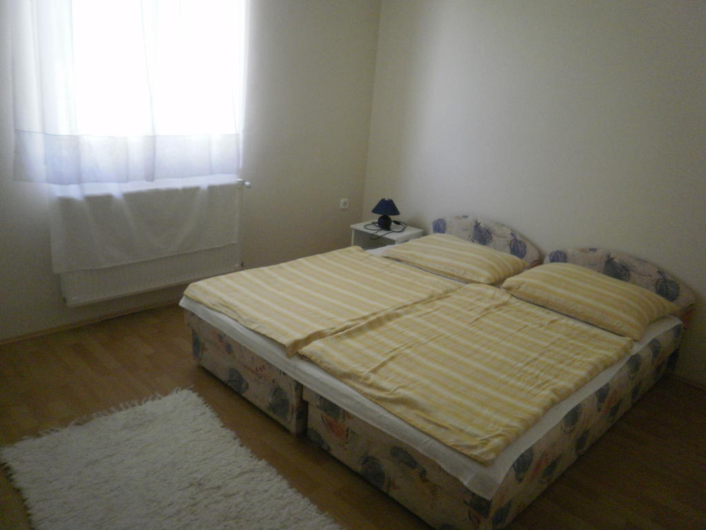 Zalakarosi Egerfa Nyaralohaz Foeldszinti Es Emeleti Apartman Buitenkant foto