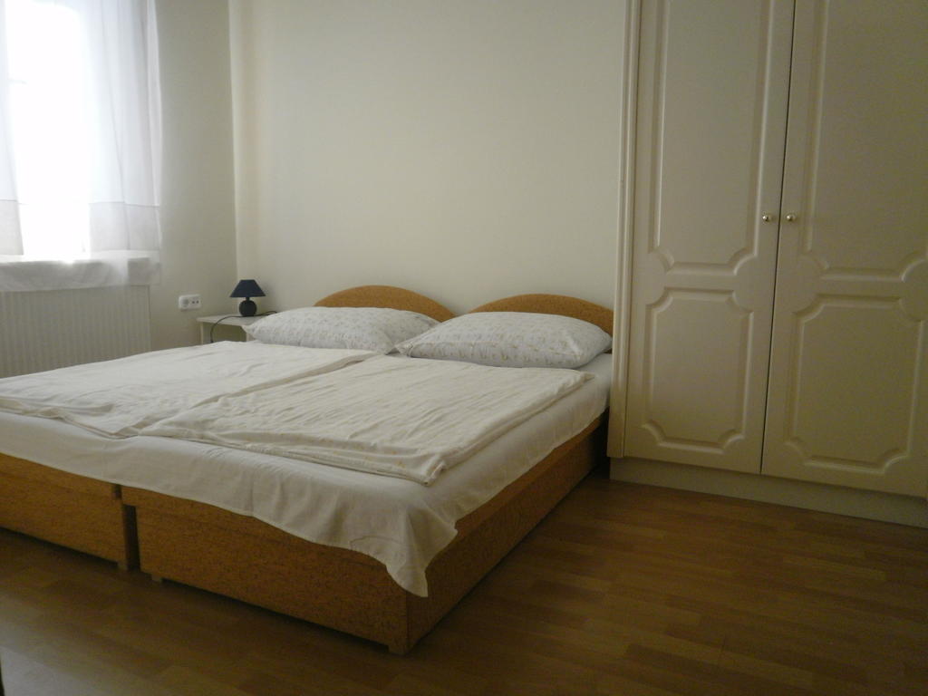Zalakarosi Egerfa Nyaralohaz Foeldszinti Es Emeleti Apartman Buitenkant foto