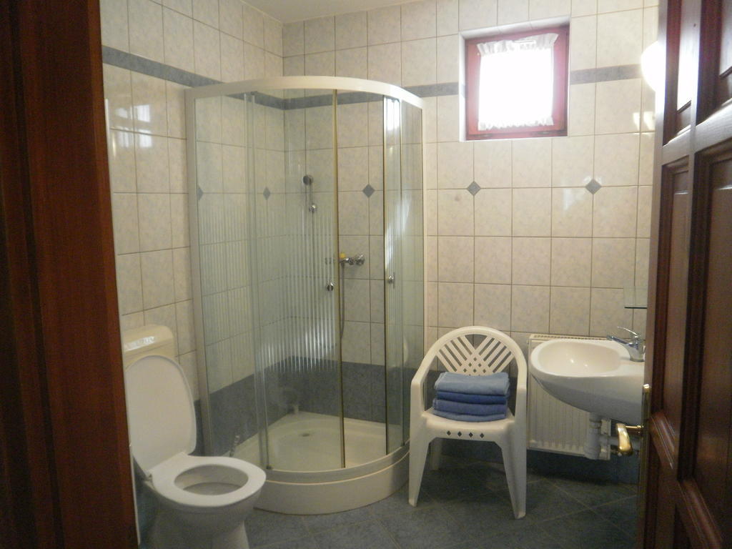 Zalakarosi Egerfa Nyaralohaz Foeldszinti Es Emeleti Apartman Kamer foto